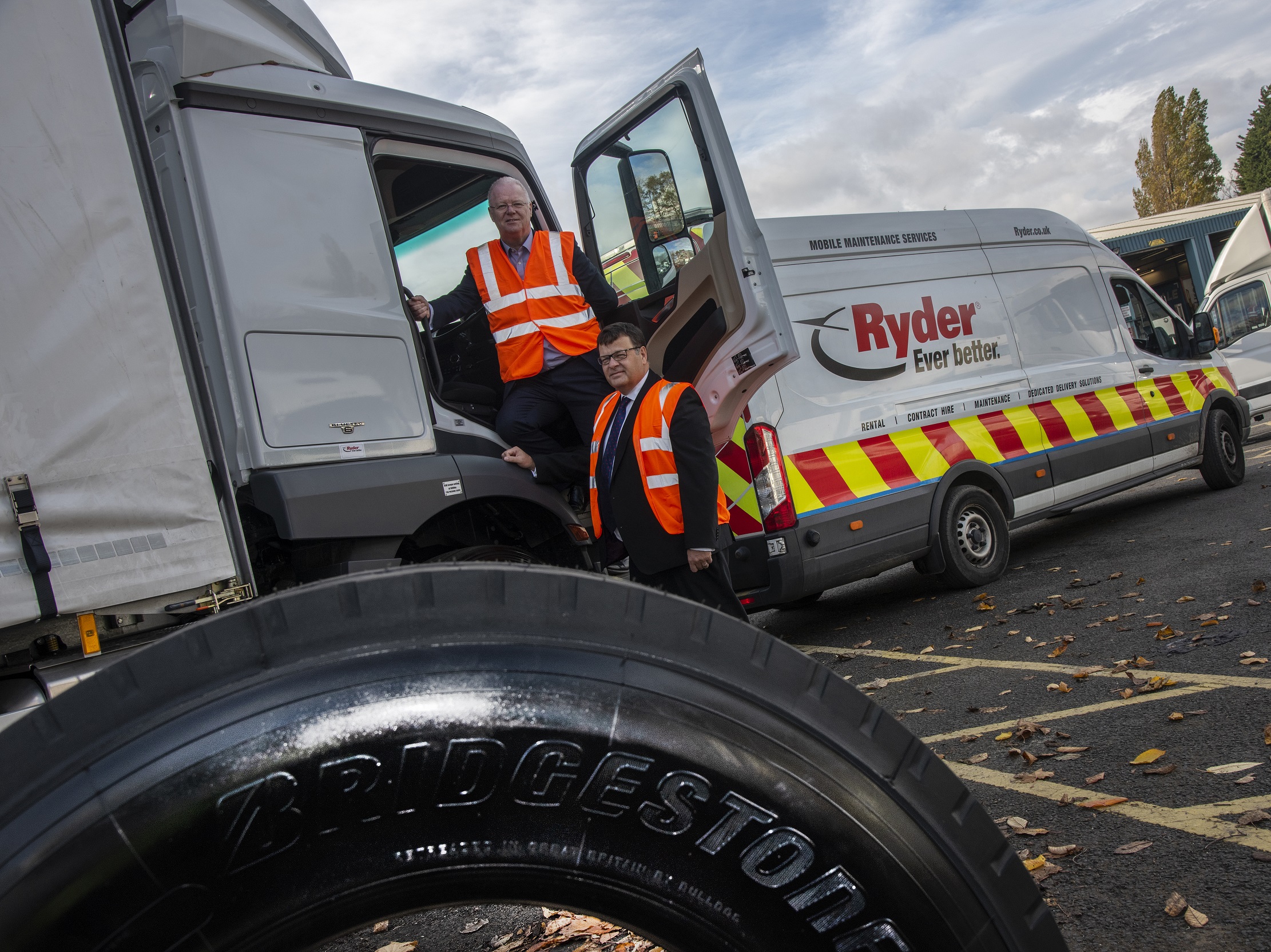 Ryder and Bridgestone renew industry-leading partnership